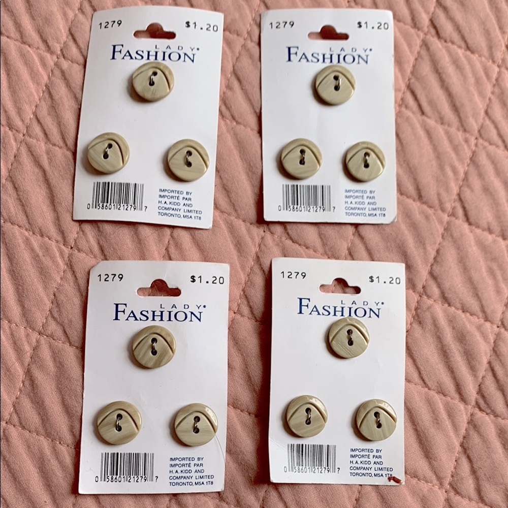 VINTAGE - 70 Lady Fashion -  Gray / Beige Buttons - 4 sets